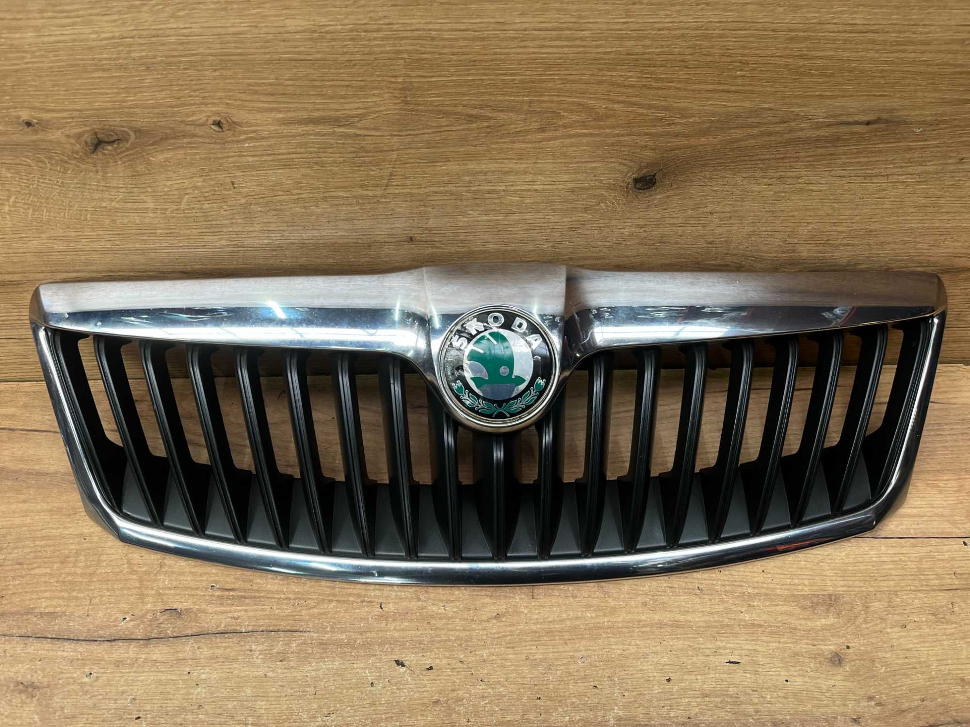 Grill atrapa zderzaka Skoda Octavia II lift