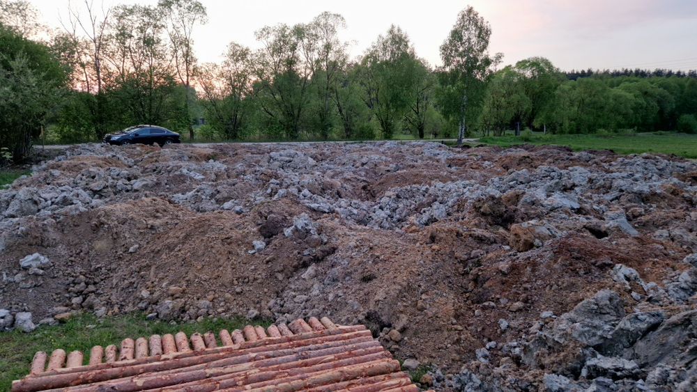 Oddam ziemię z wykopu stawu