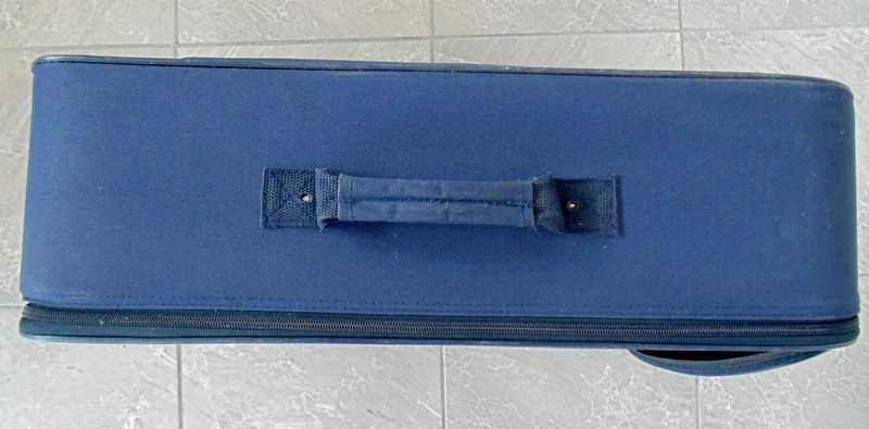 Granatowa walizka podróżna : 60x38x17 cm