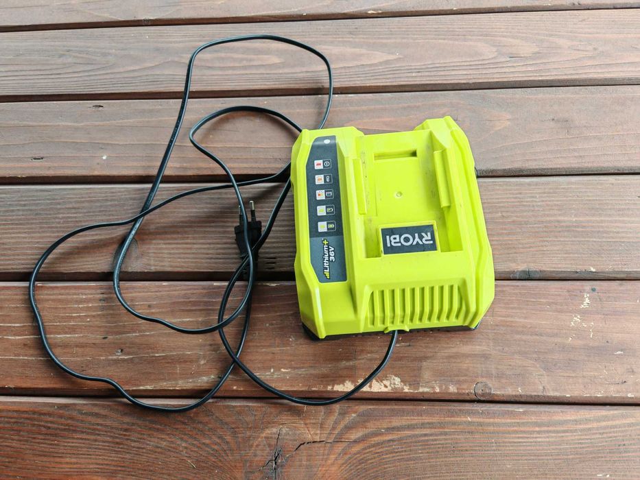 Kosiarka RYOBI - akumulatorowa z napędem o szerokości koszenia 53 cm