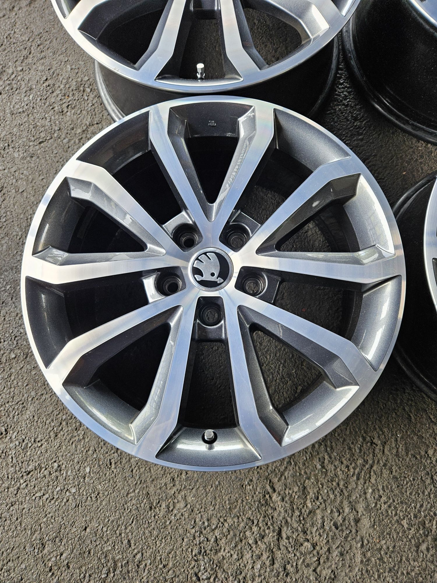 Alufelgi Felgi Skoda Octavia RS 17 Cali 5x112 7J17 ET49