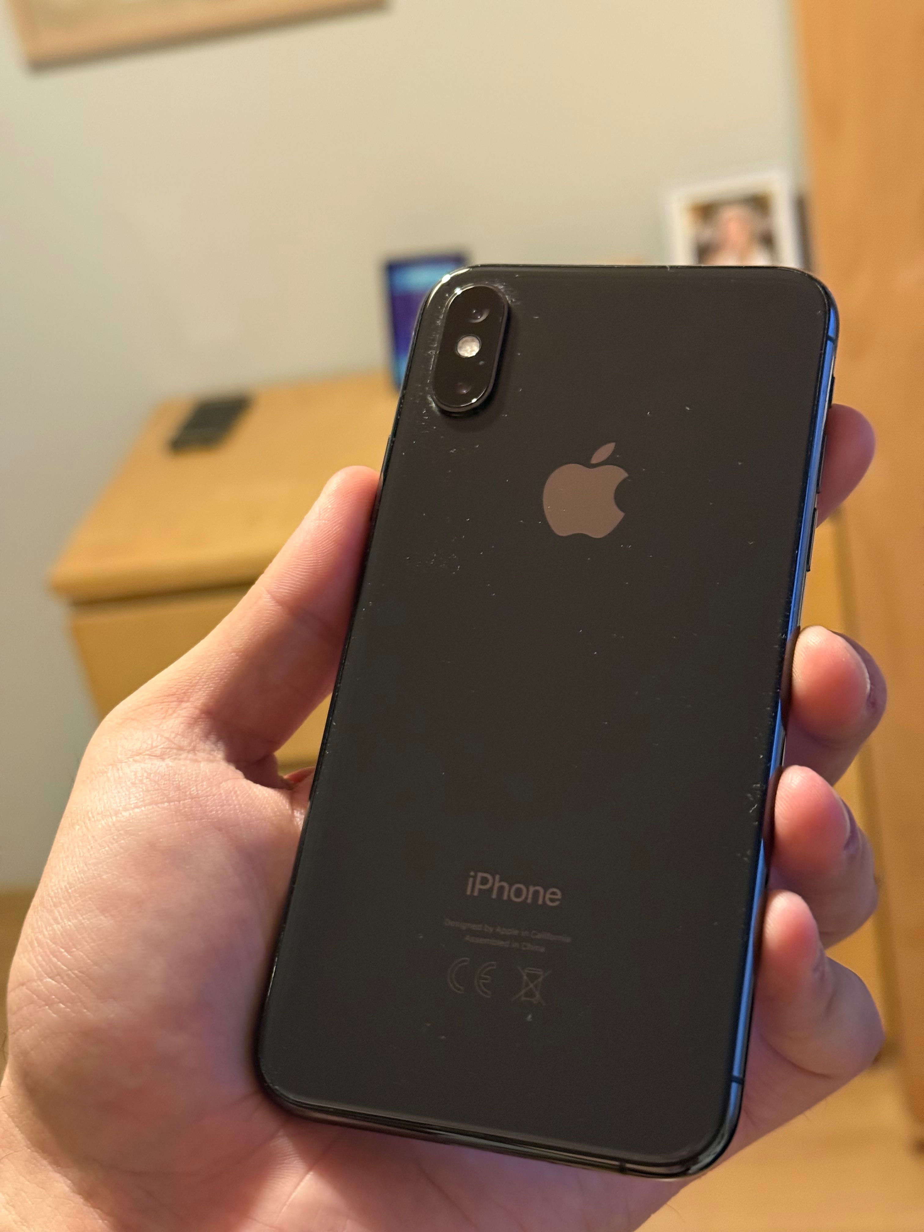 Sprzedam iPhone XS z Etui