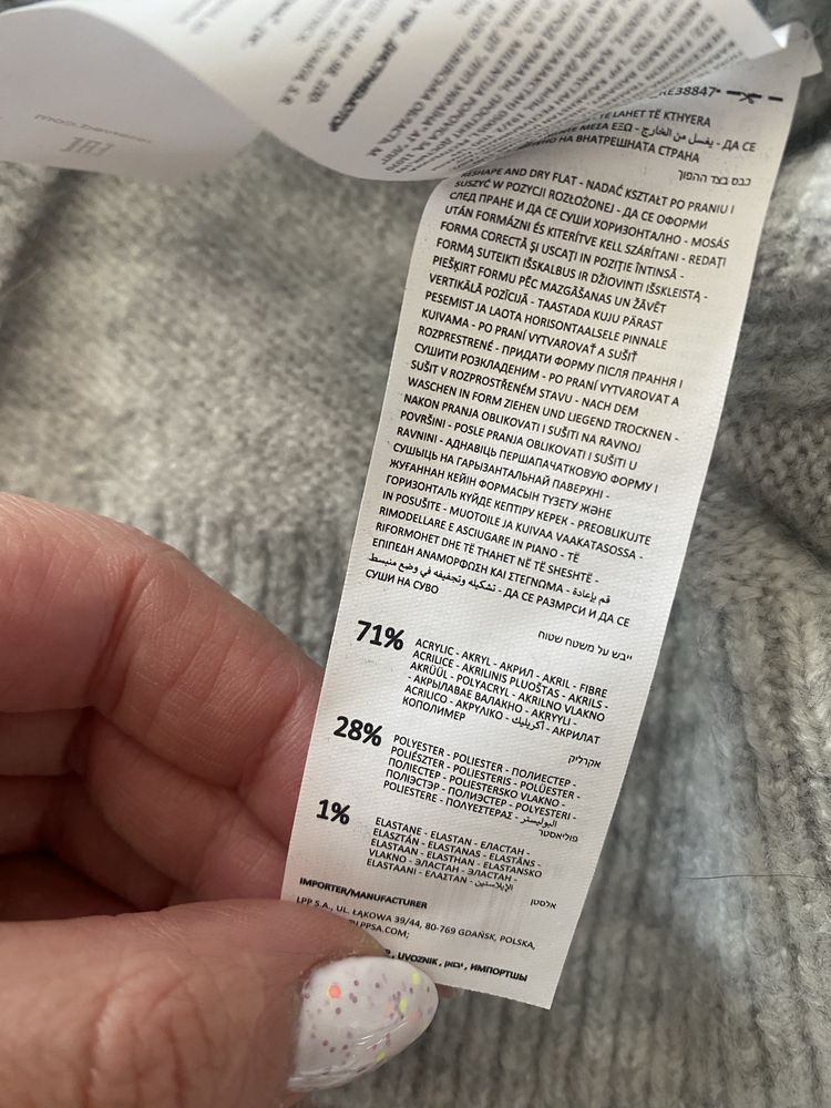 Sweter z perełkami i kamyczkami Reserved