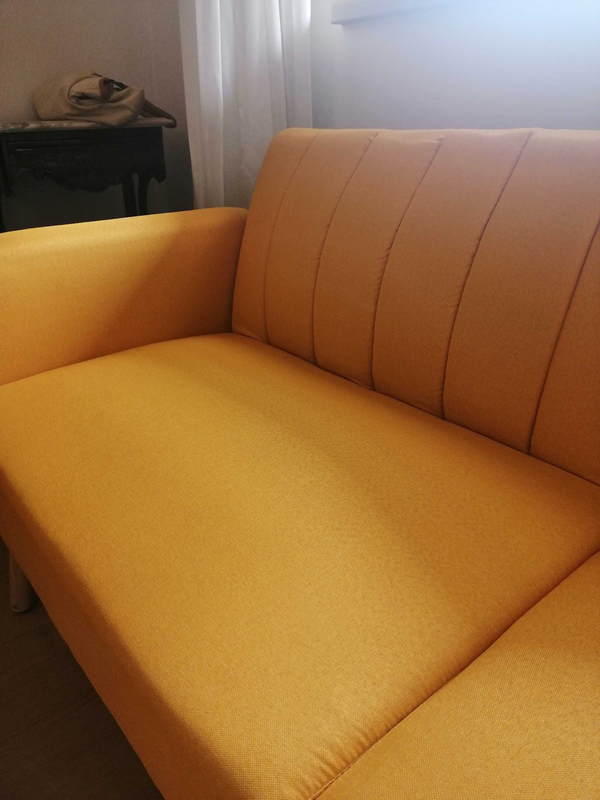Sofá cama amarelo