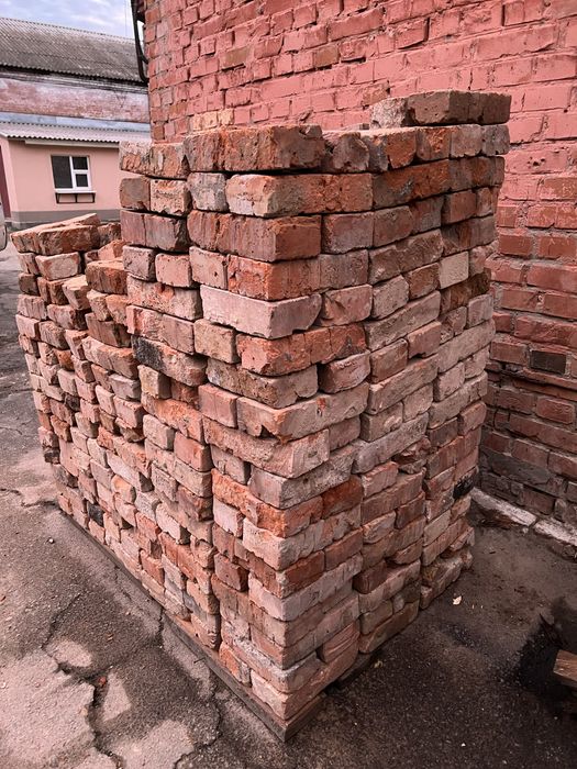 Продам цеглу кирпич б/у є 3000шт.