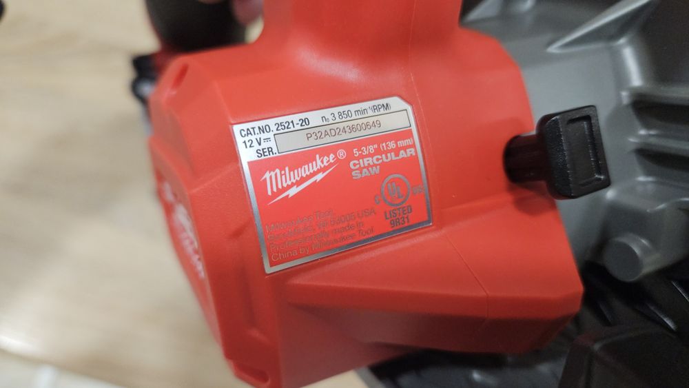 Milwaukee 2521-20 дискові пила нова оригінал dewalt