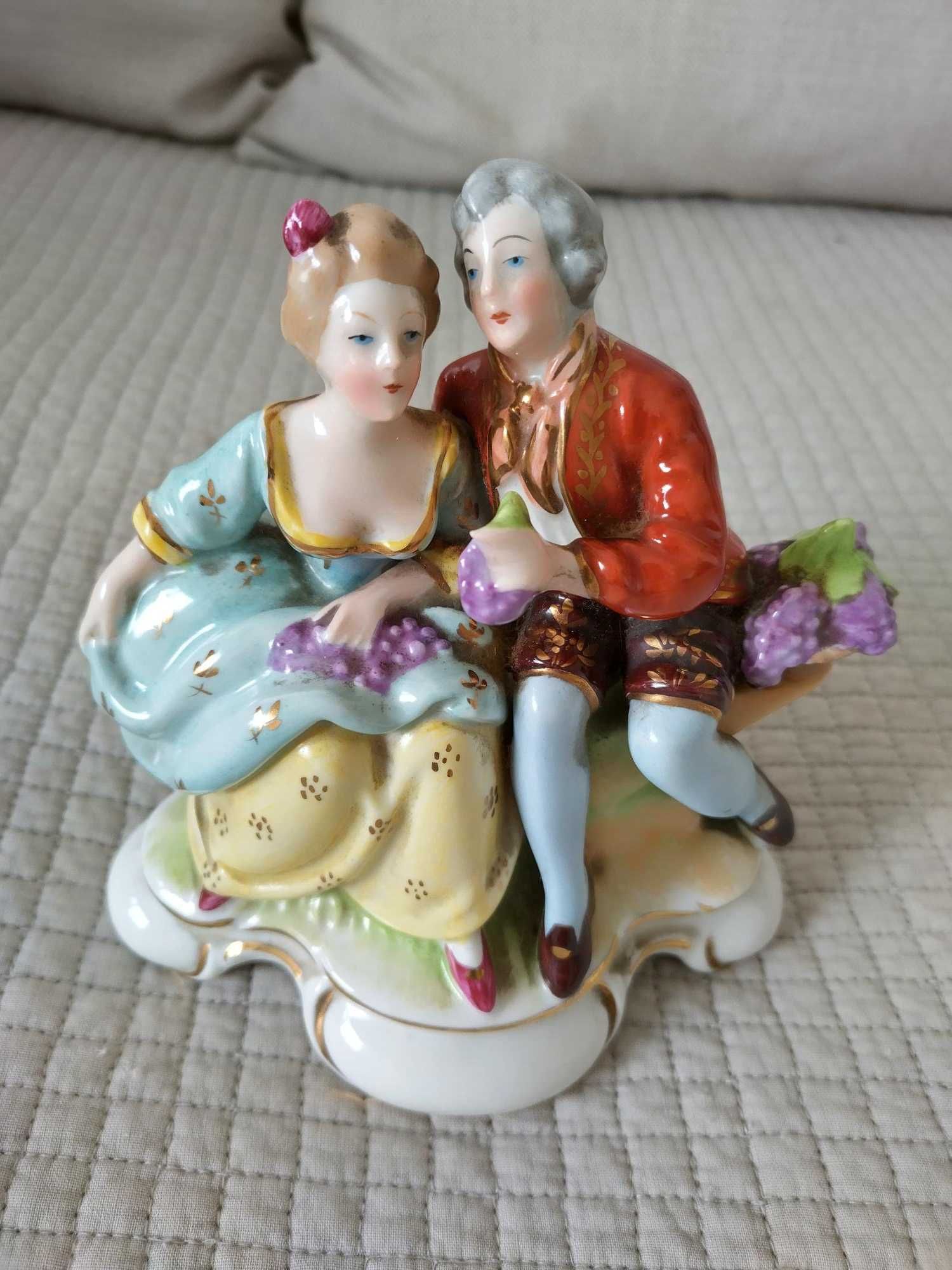Figura antiga em porcelana