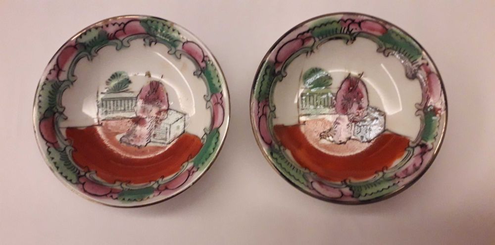 Duas Taças miniatura, em louça chinesa