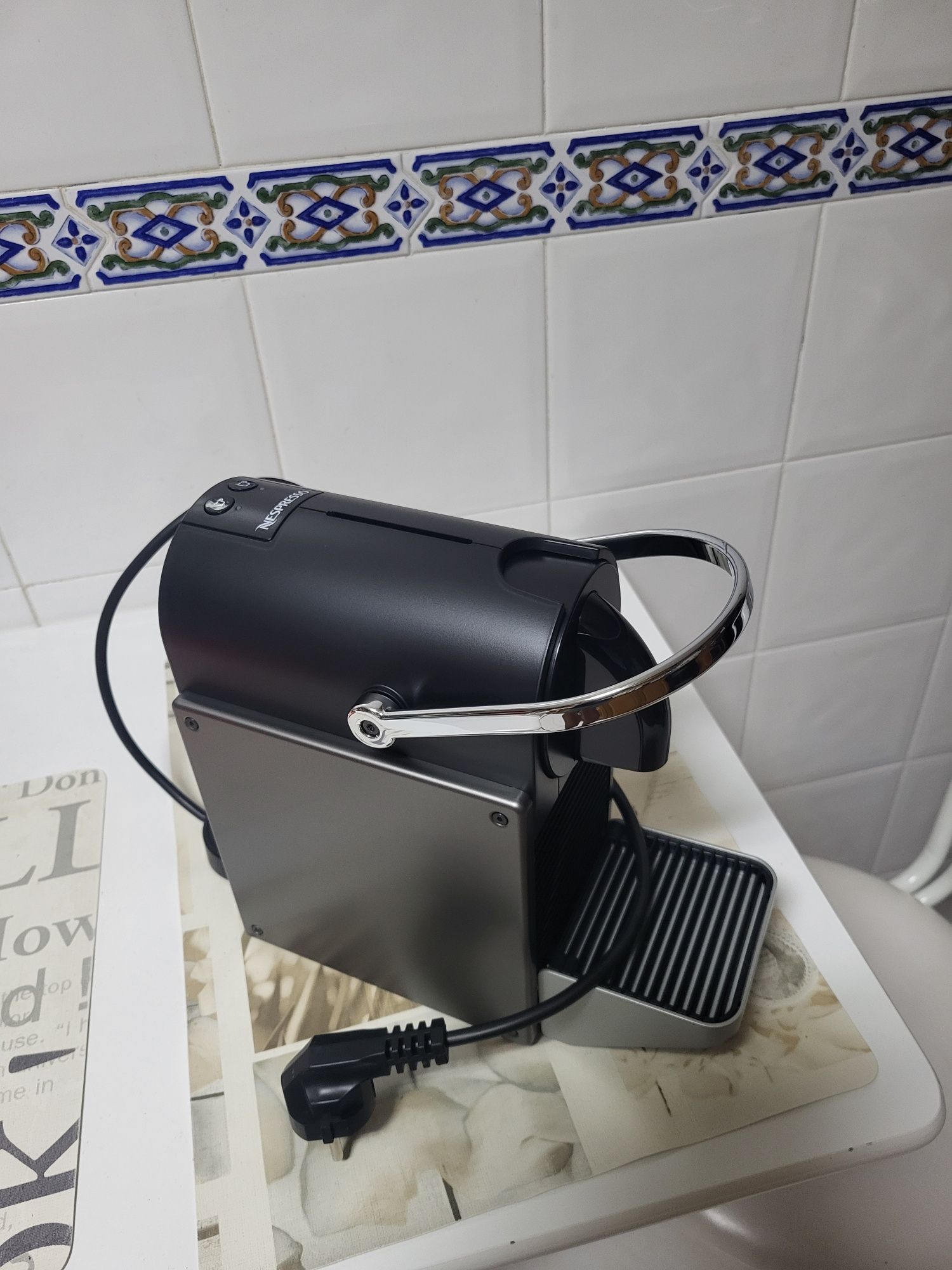 Maquina de cafe nesspresso pixie