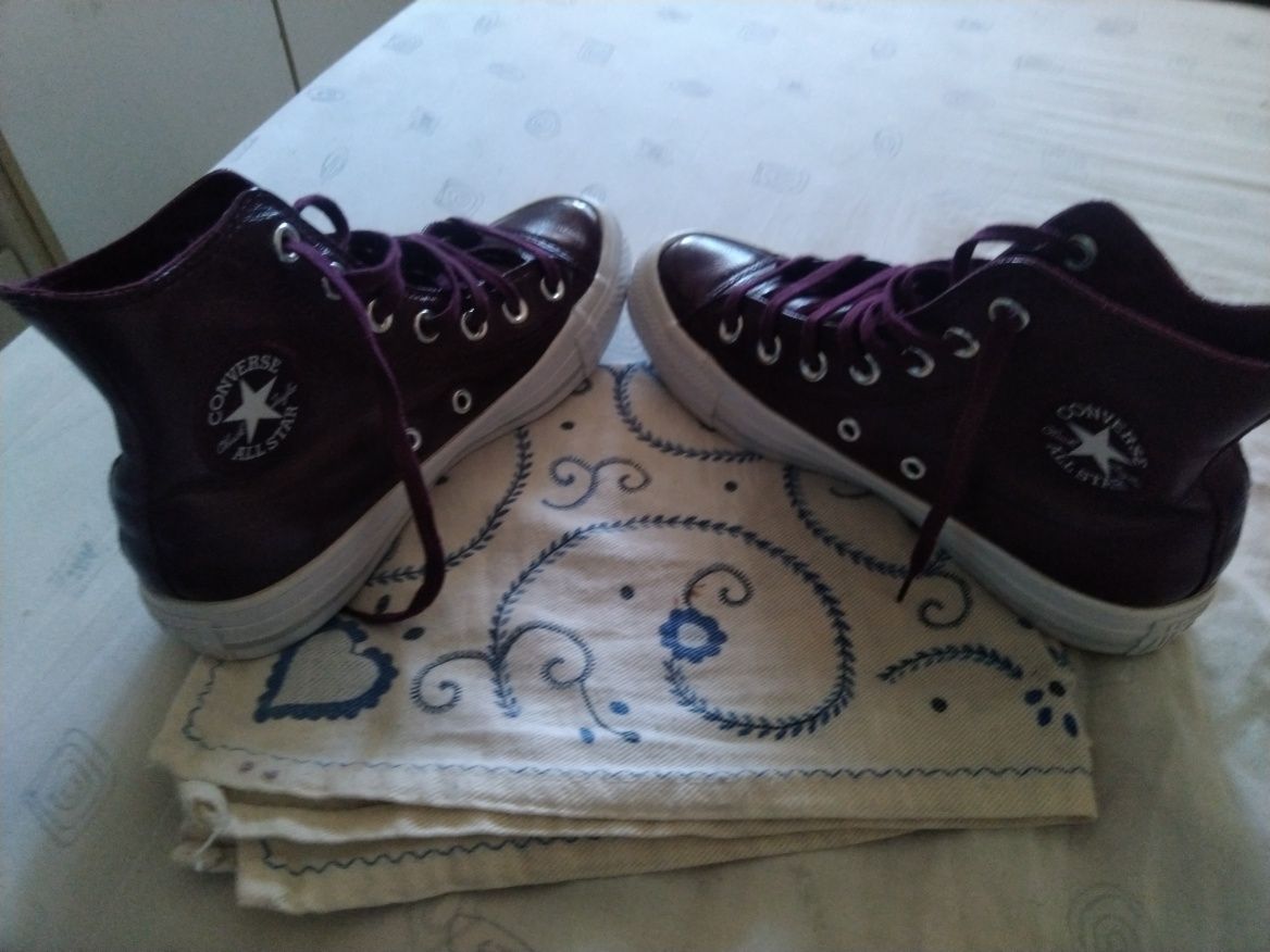 All Star  Chuck Taylor em Pele, Como novos