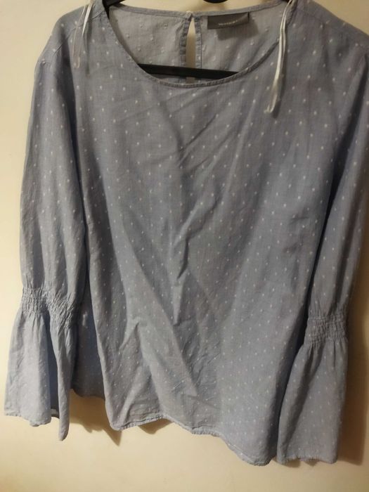 Blusa azul clara em excelente estado