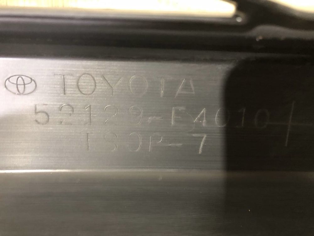 Бампер передний Решетка средняя Toyota C-HR ( 2016 - 2019 г.) решітка