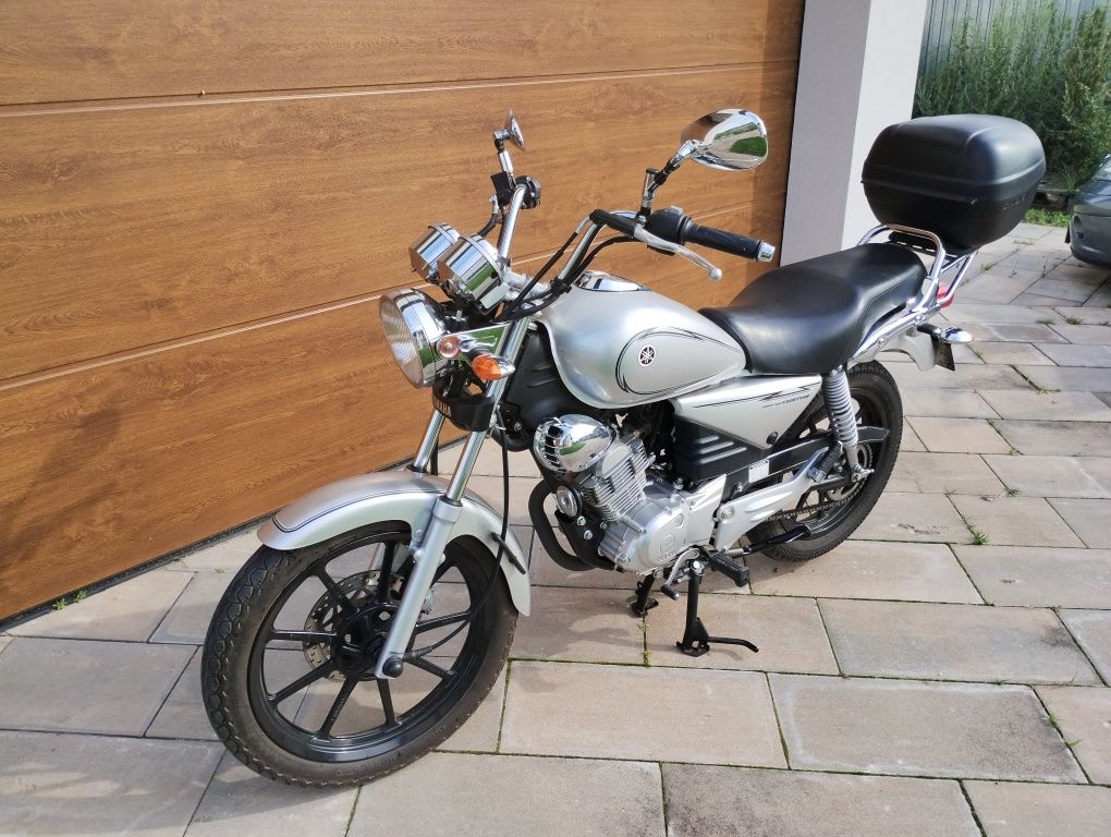 Motocykl Yamaha YGR125custom