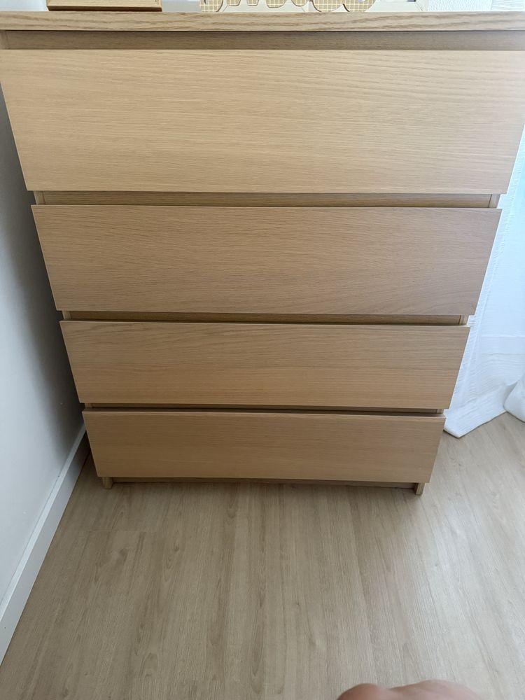 Comoda 4 gavetas modelo MALM ikea nova