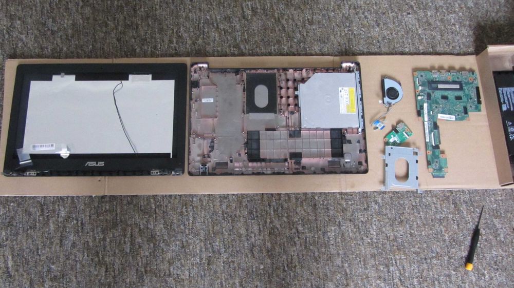 Ноутбук ASUS X553S. На запчастини.