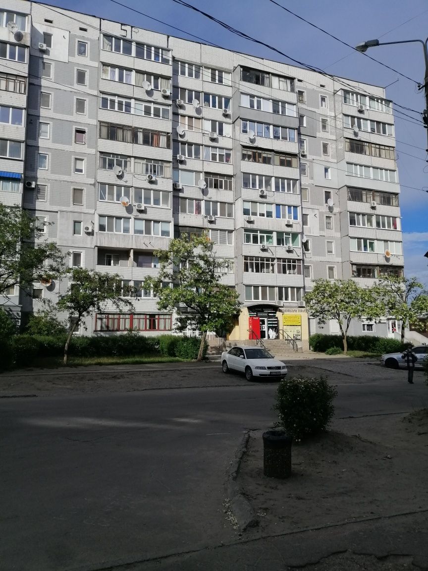 Продам 3 ком. квартиру. Каменское. Левый берег. 2 этаж. ОСББ.