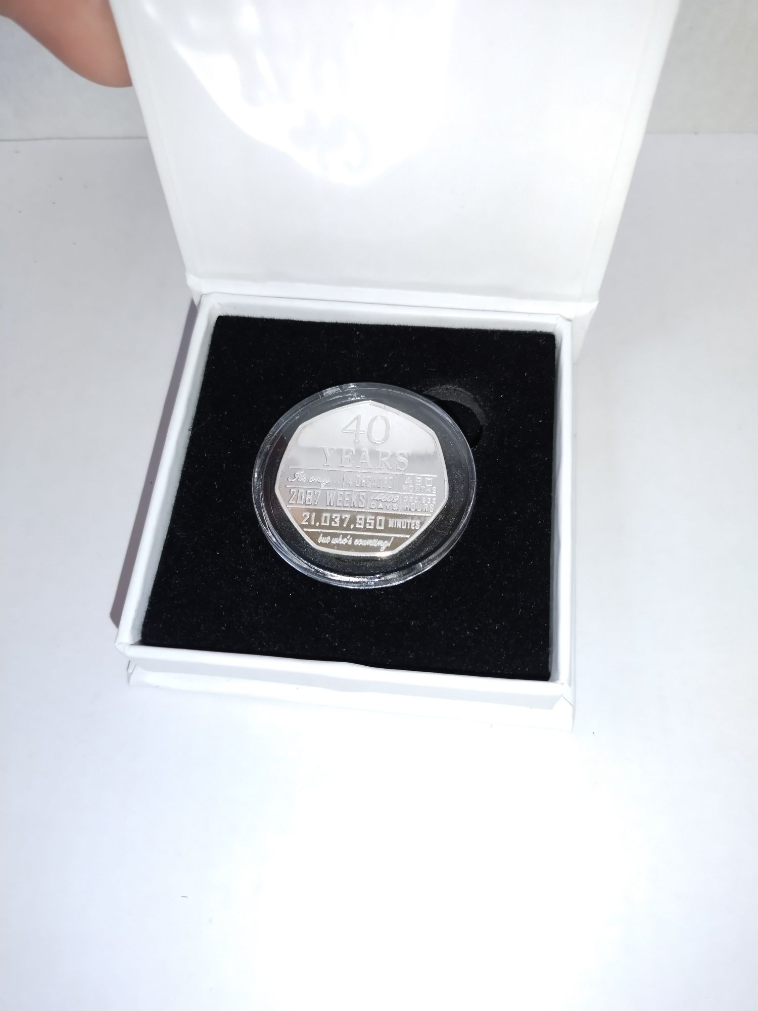 Подарочная серебряная монета на 40 лет