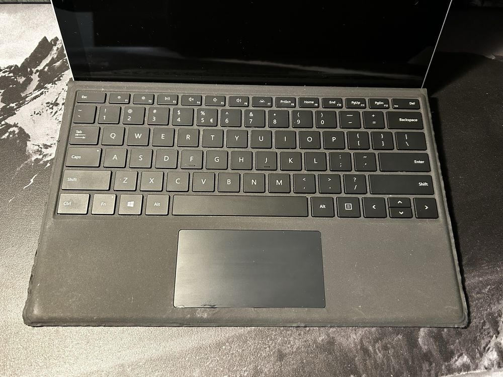 Microsoft Surface Pro 2w1– Intel Core M / 4GB RAM / 128GB SSD