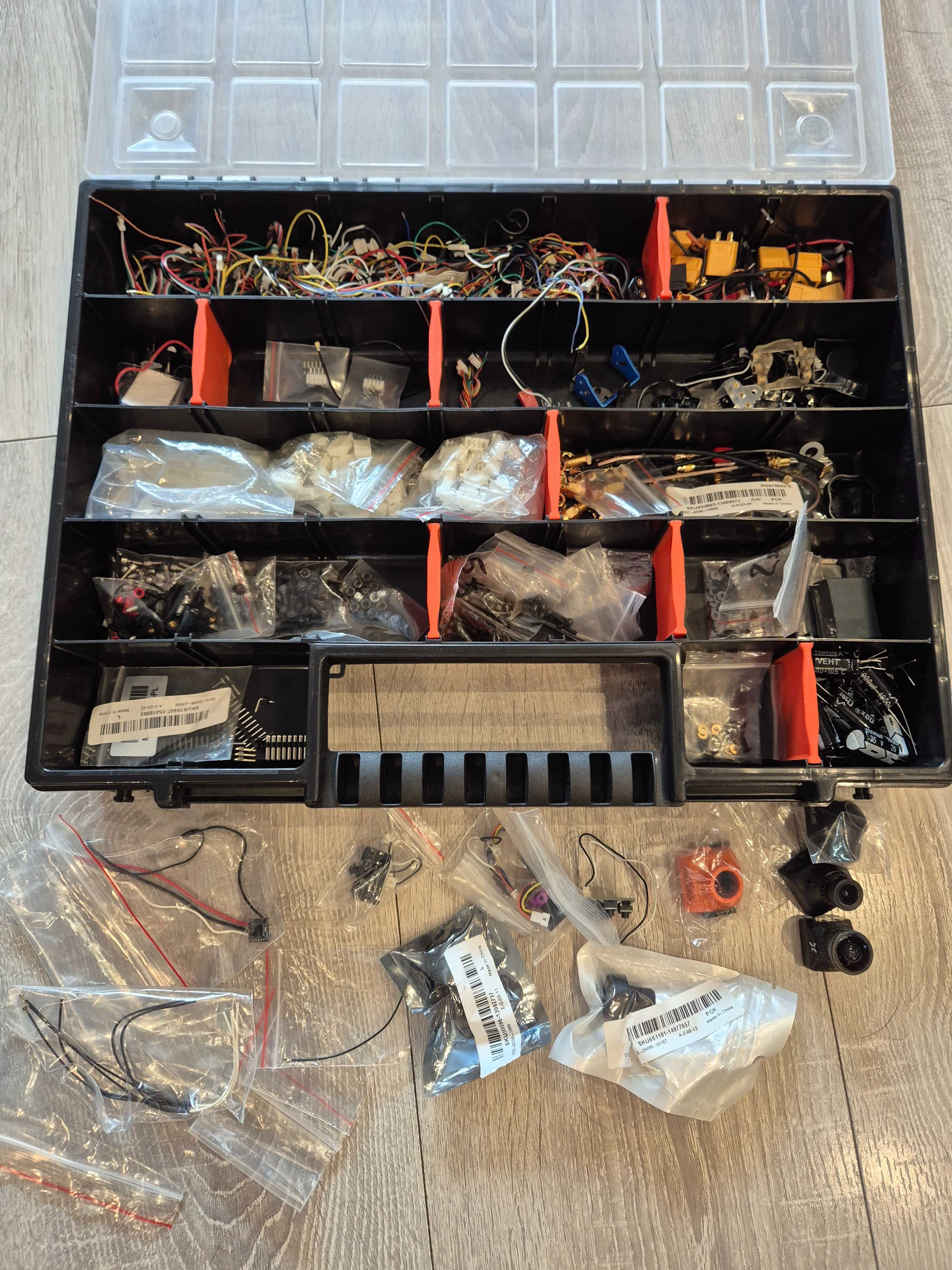 2 drony FPV i 13 pakietów LIPO + Aparatura + Akcesoria