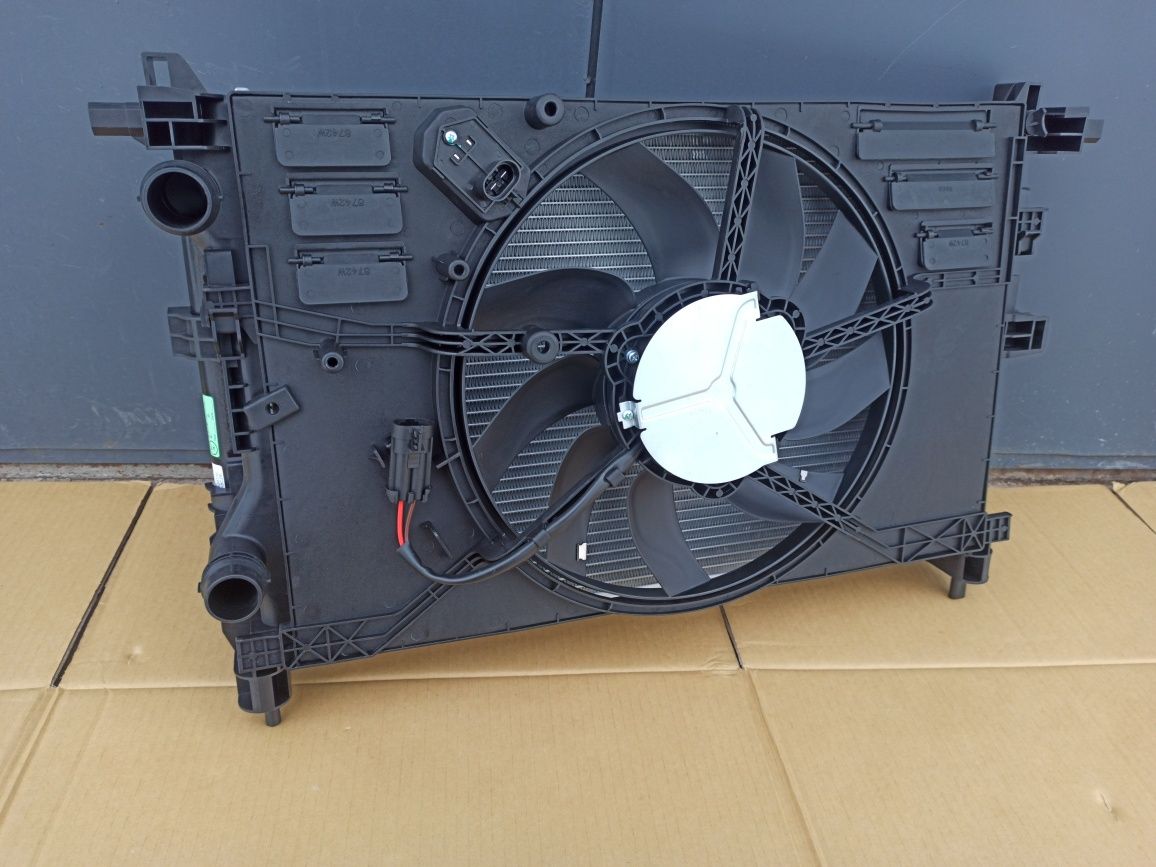 Радиатор Jeep Renegade 2.4, Fiat 500  2014- 68247208AA,68285225AA