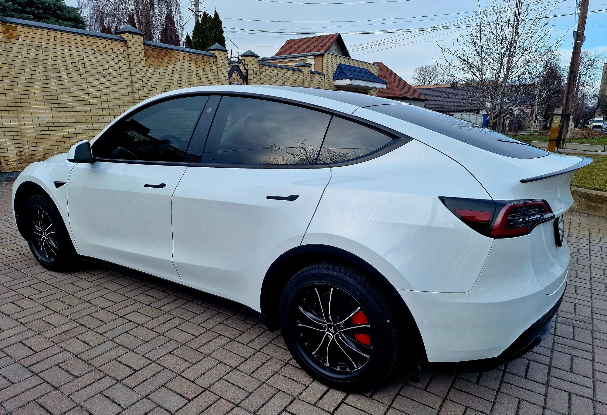 Продаж авто Tesla model Y