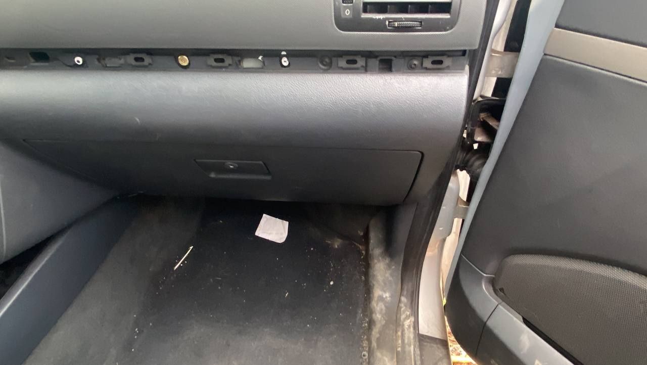 Бардачок Запчастини на Volkswagen Sharan 2001