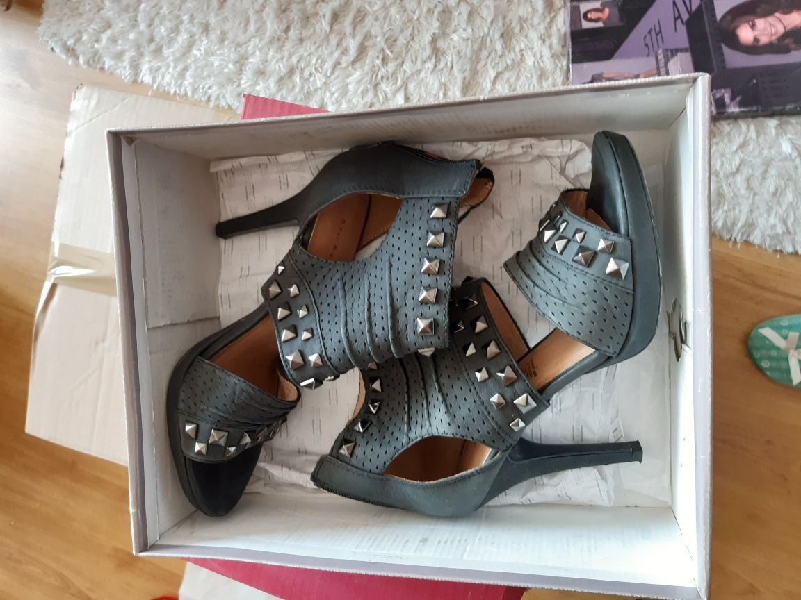 Buty na obcasie ze skóry szpilki r 38 Cindy Crawford collection by 5th