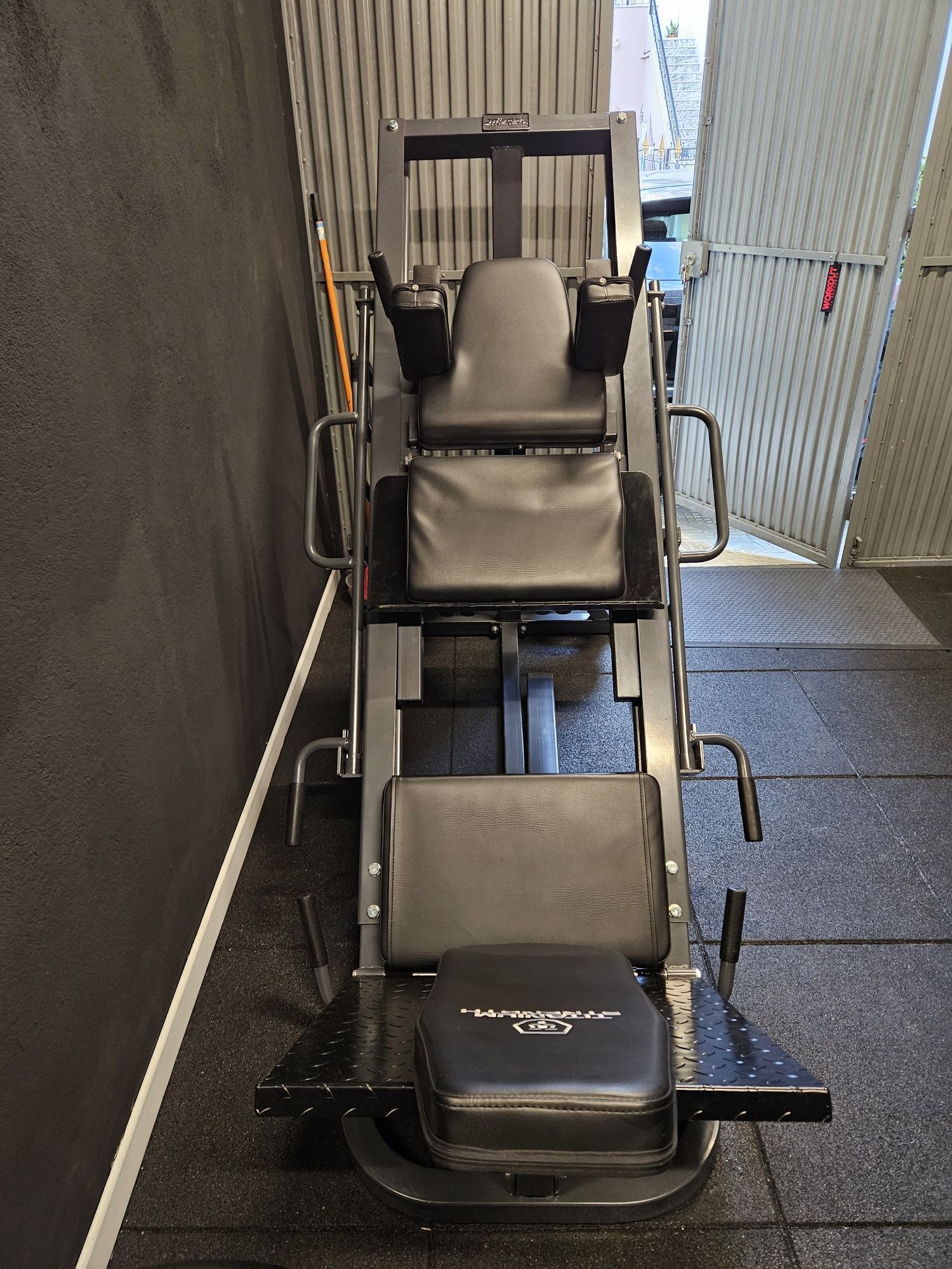 Leg Press / Hack Squat - NOVA - TITANIUM STRENGHT
