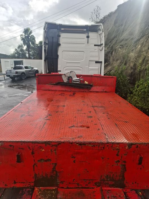 Semi-reboque porta máquinas