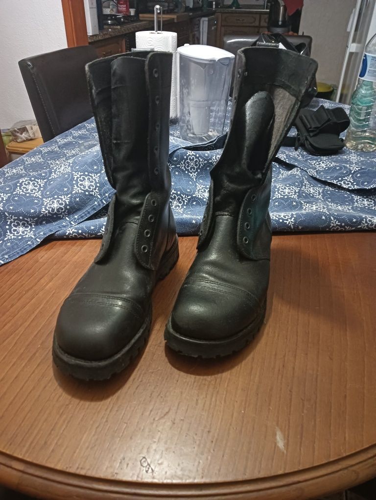 Botas pretas n° 43