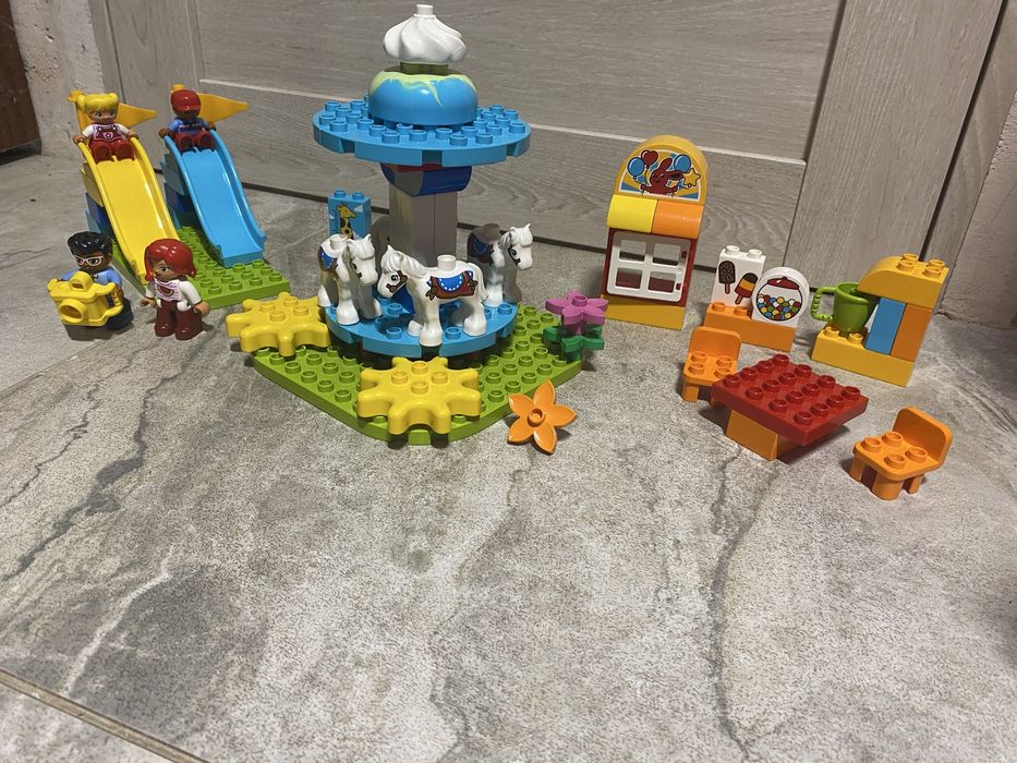 Конструктор лего дупло Семейный парк аттракционов