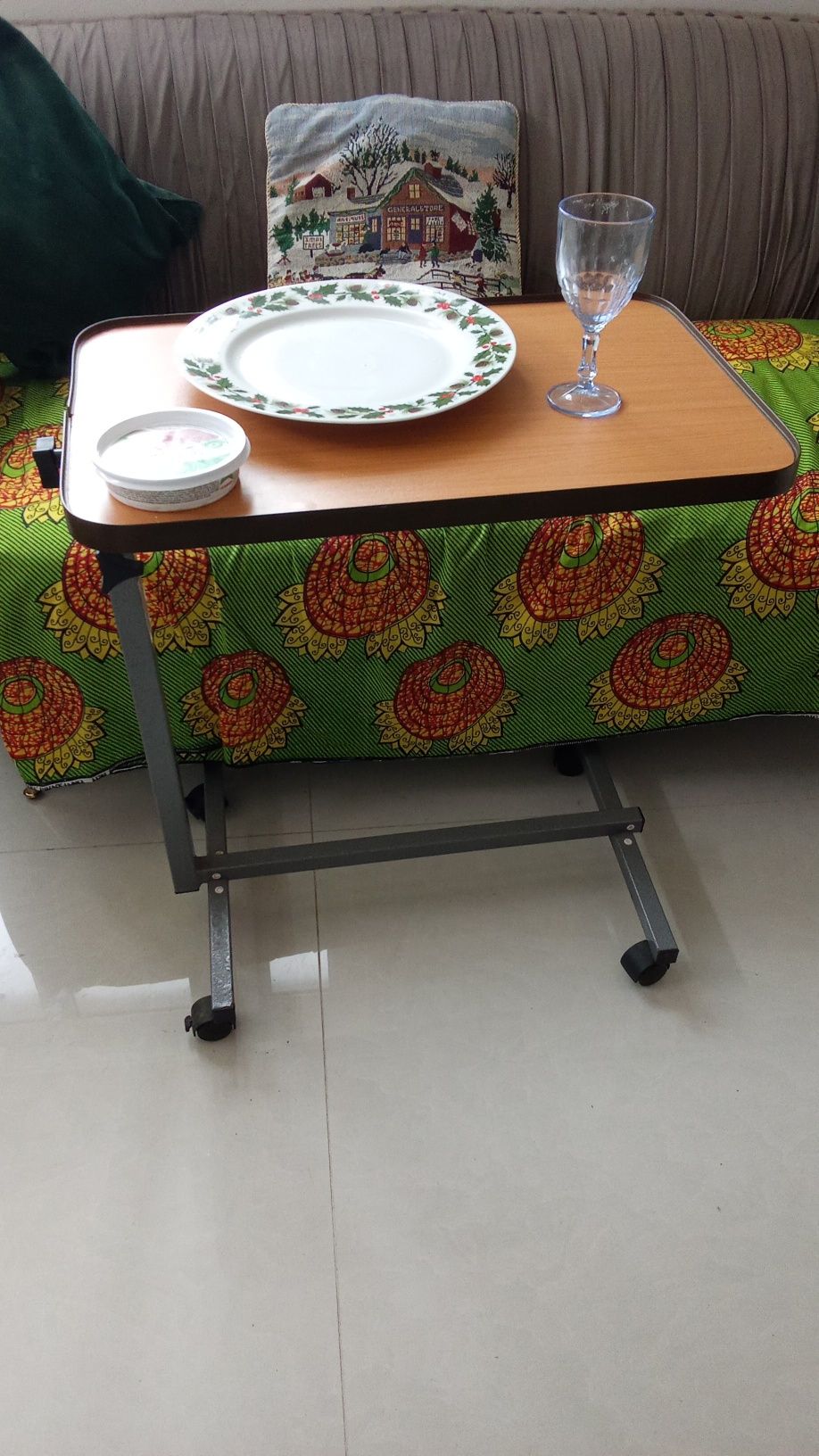 MESA SOFÁ Almoços Leituras. Com Rodas. 6 Fotos