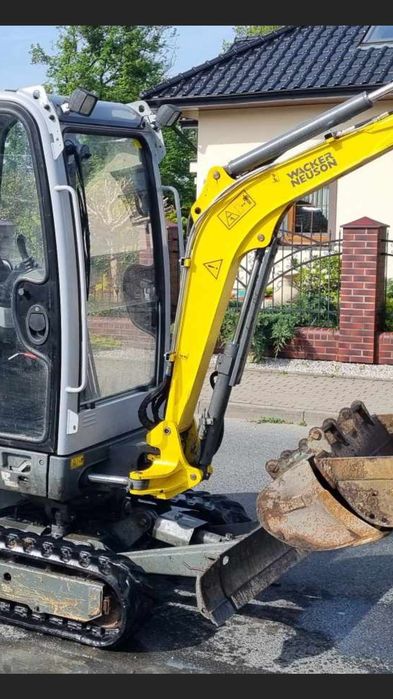 Minikoparka  toruń  kucie betonu wszelkie prace ziemne  przyłącza wodn