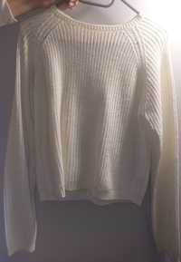 Kremowy sweter damski