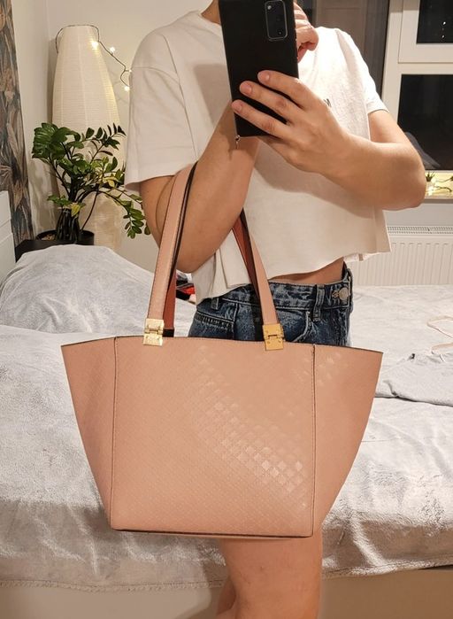 Elegancka torebka z kosmetyczką w kolorze pudrowy róż Parfois