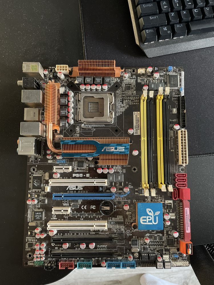 Komputer retro / Core 2 Duo / GeForce 9800 GT / Asus P5Q-E gratis