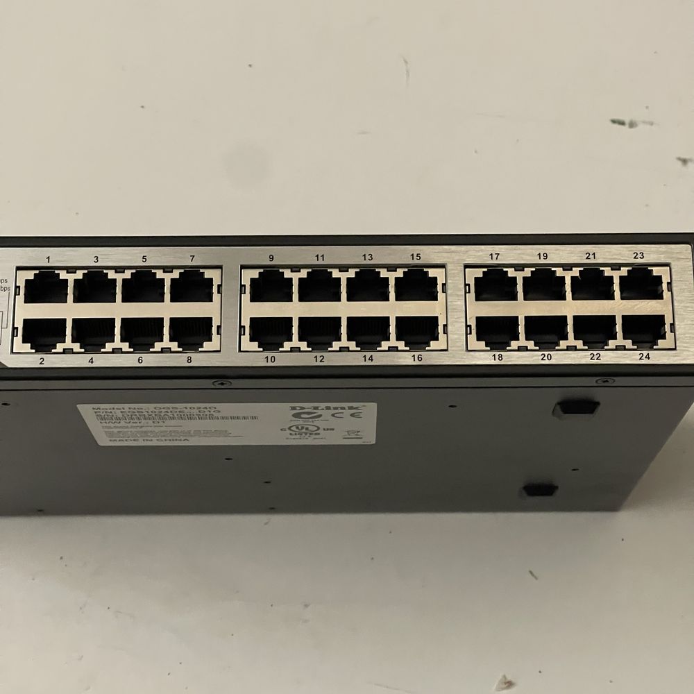 Switch d-link 24 porty dgs-1024d