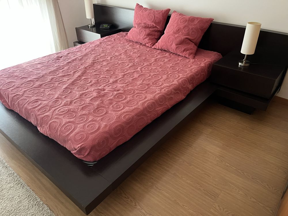 Cama com arrumação