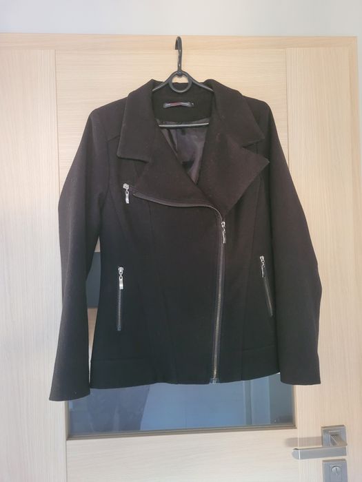 Czarna elegancka ramoneska damska – kurtka przejściowa na jesień i wio