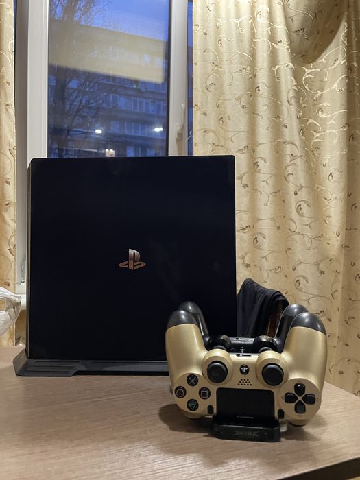 Playstation 4 Pro. З двома джойстиками