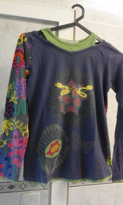 Camisola menina da Desigual. 9/10 anos. Em muito bom estado