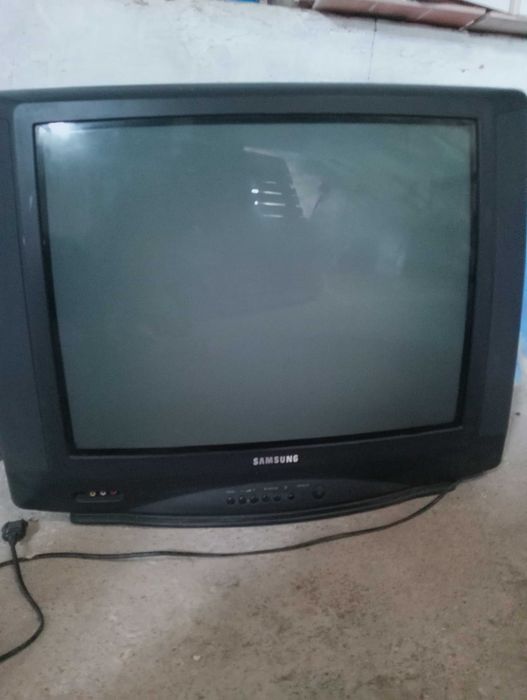 Vende se TV usado en bom estado