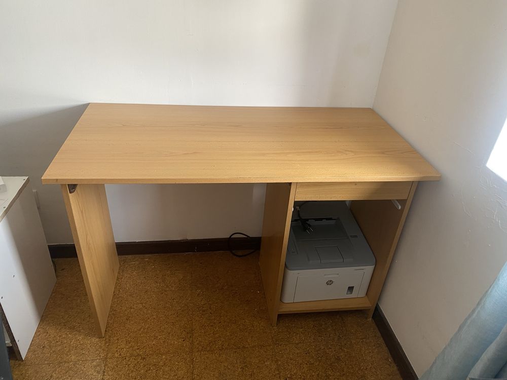 Secretaria de madeira