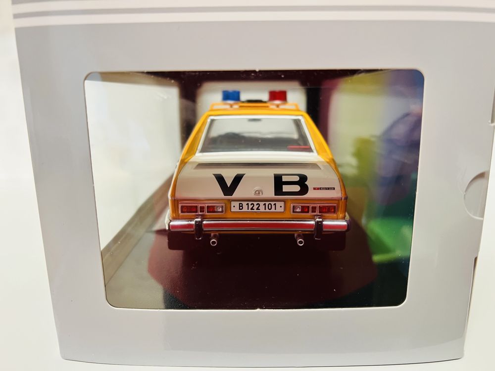 Tatra 613 VB Policja Czechosłowacka Triple9 1/18
