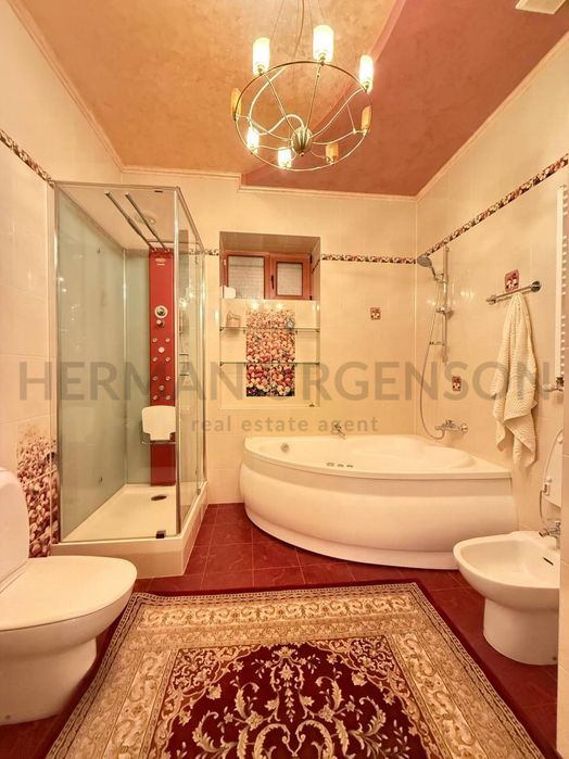 Продаж будинку 150 м.кв / 8 соток / Ужгород, Центр