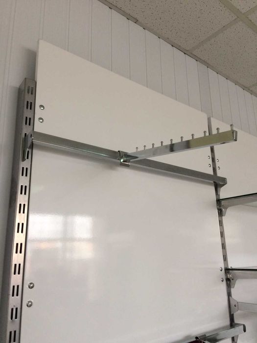 Вішалка. Навісне торгове обладнання.