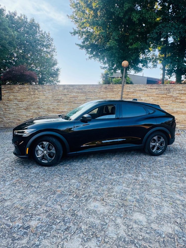 Ford mustang mach e 2022