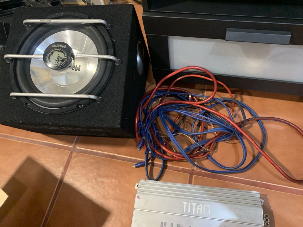 Subwoofer e Amplificador com cablagem