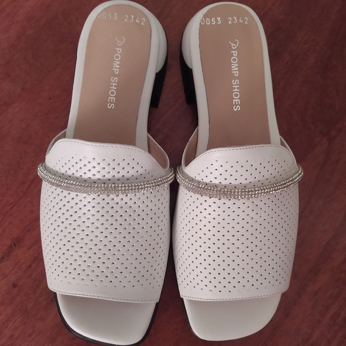 Шкіряні шльопанці розпродаж