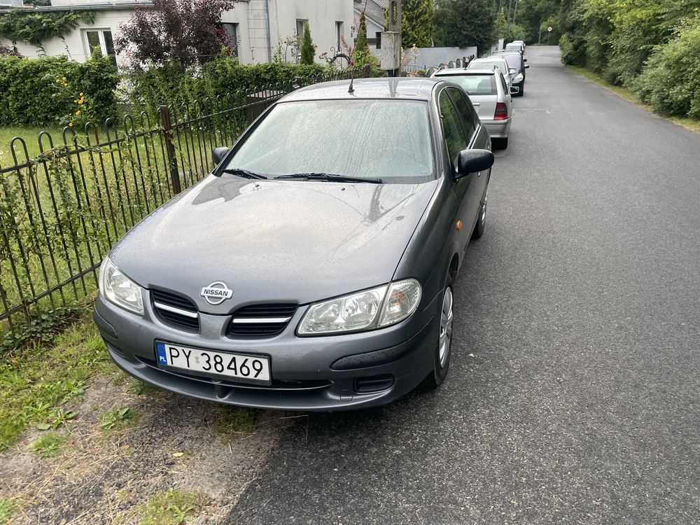 Nissan Almera n 16